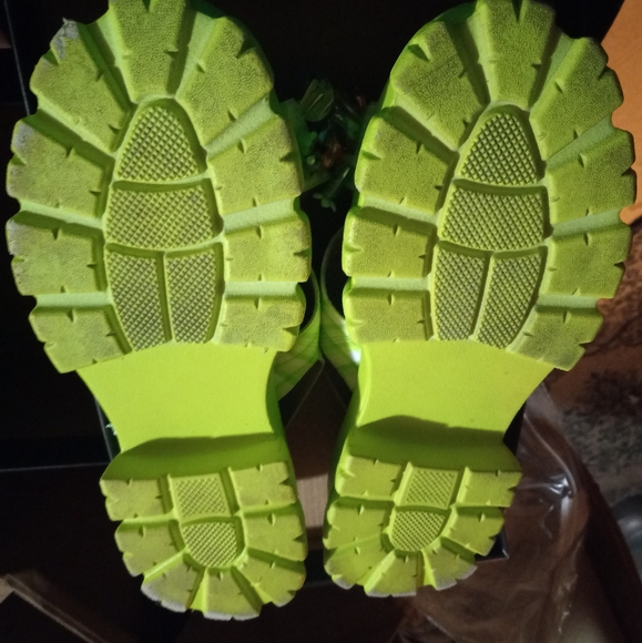 BETSEY JOHNSON  9.5 FRANKEE MULTI - Picture 7 of 7